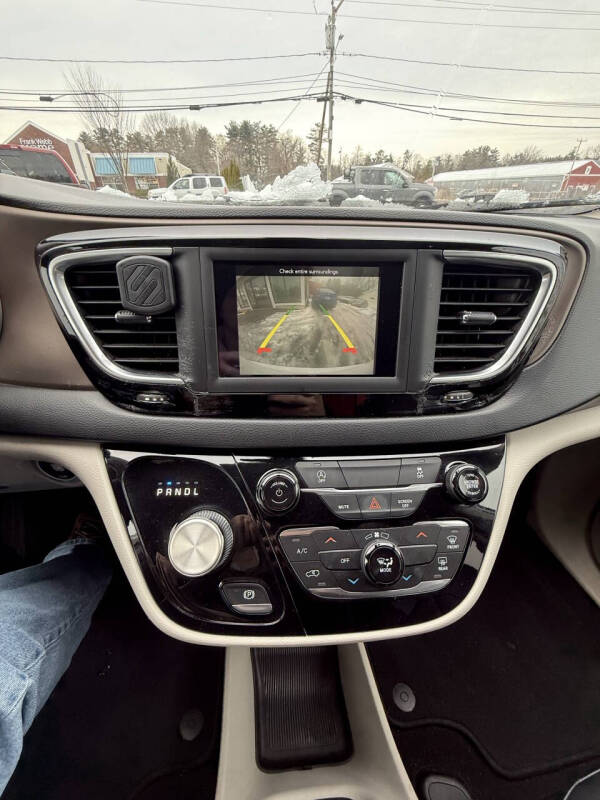 2020 Chrysler Voyager LXi