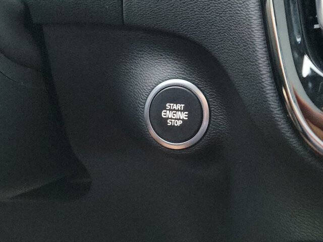 2023 Volvo XC40 B5 Plus Dark Theme