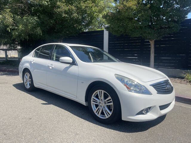 2015 Infiniti Q40