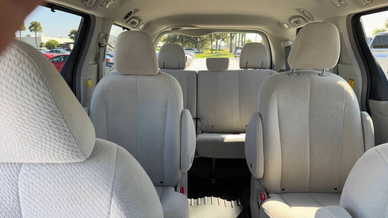 2012 Toyota Sienna LE 7-Passenger