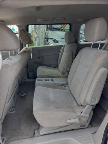 2017 Nissan Quest SV