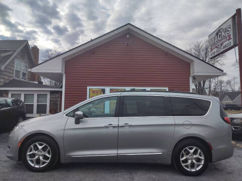 2017 Chrysler Pacifica Touring-L