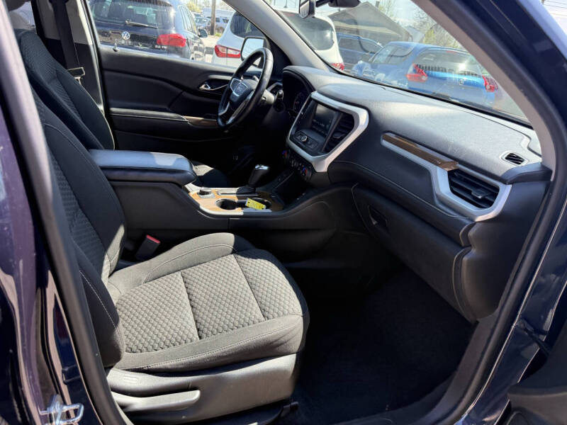 2017 GMC Acadia SLE-2