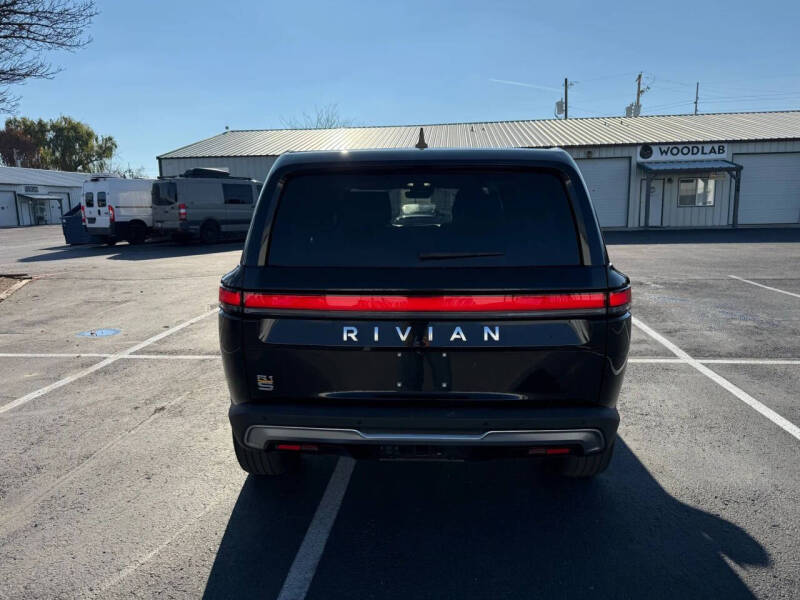 2024 Rivian R1S Adventure
