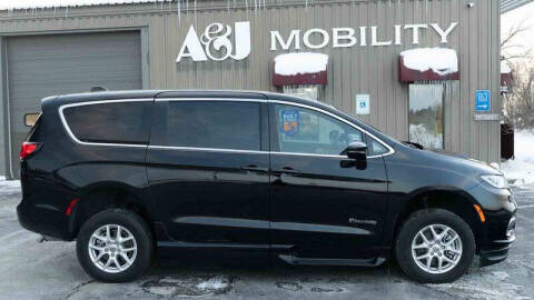 2024 Chrysler Pacifica Touring