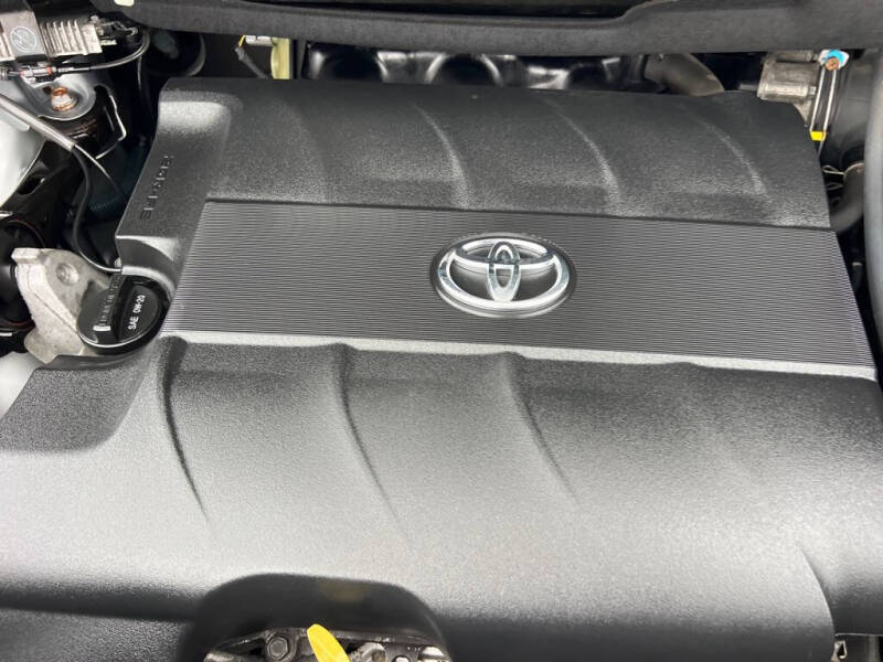 2013 Toyota Sienna SE 8-Passenger