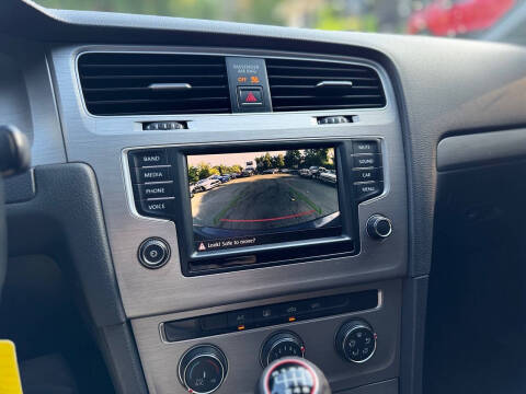 2016 Volkswagen Golf TSI S