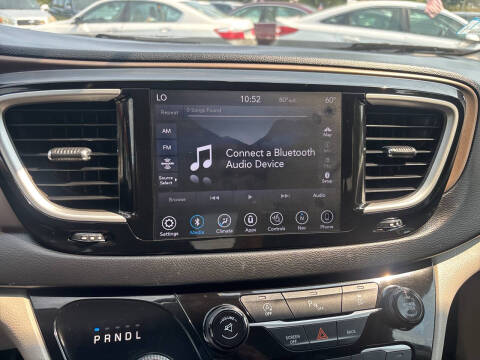 2017 Chrysler Pacifica Touring-L