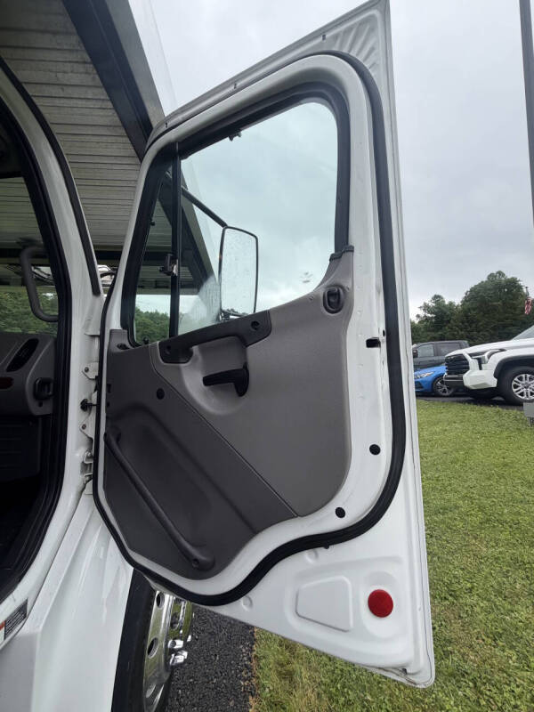 2019 Freightliner Business class M2