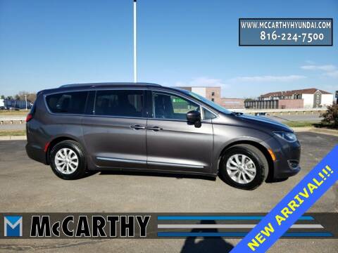 2019 Chrysler Pacifica for sale at Mr. KC Cars - McCarthy Hyundai in Blue Springs MO