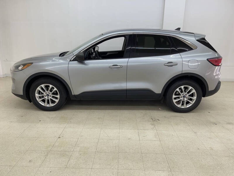 Used 2022 Ford Escape SE with VIN 1FMCU0G61NUA44628 for sale in Celina, OH