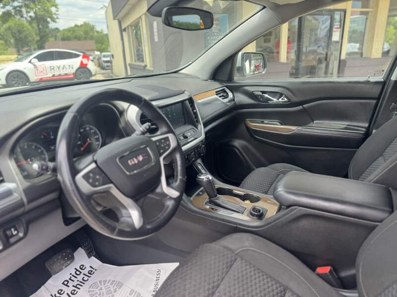 2017 GMC Acadia SLE-2