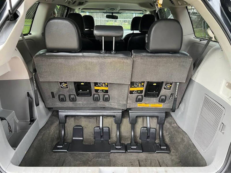2014 Toyota Sienna SE 8-Passenger