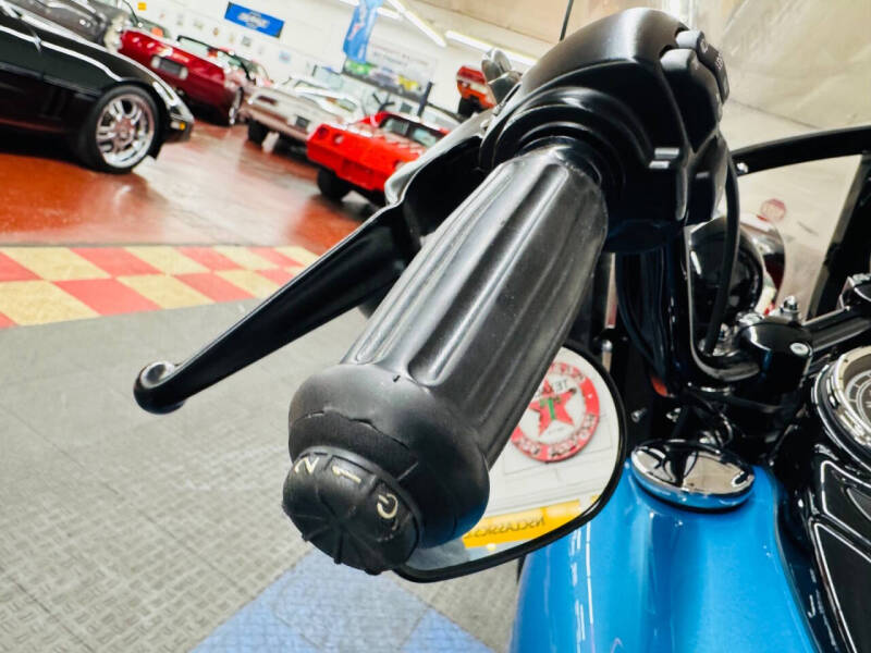 2011 Harley-Davidson FLSTSB
