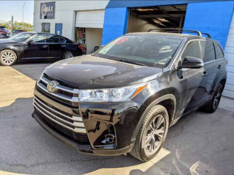 2019 Toyota Highlander for sale at AMAX Auto LLC in El Paso TX