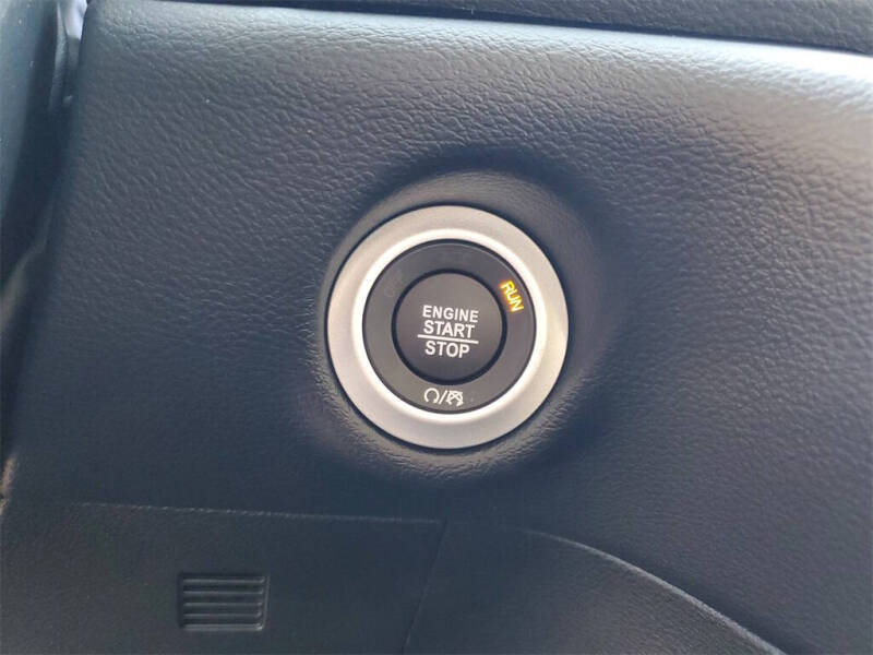 2025 Chrysler Voyager LX