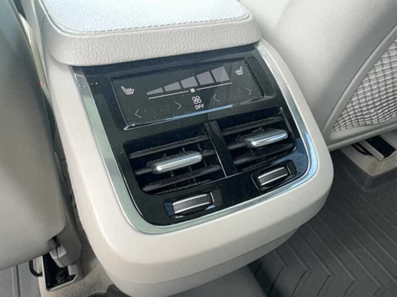 2016 Volvo XC90 T6 Momentum