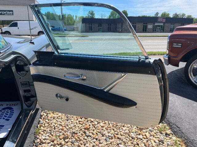 1956 Ford Thunderbird 31