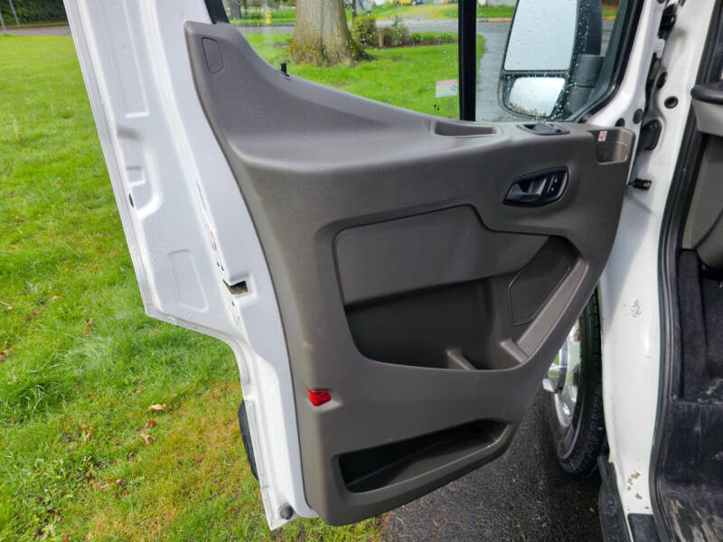 2020 Ford Transit 150 XLT