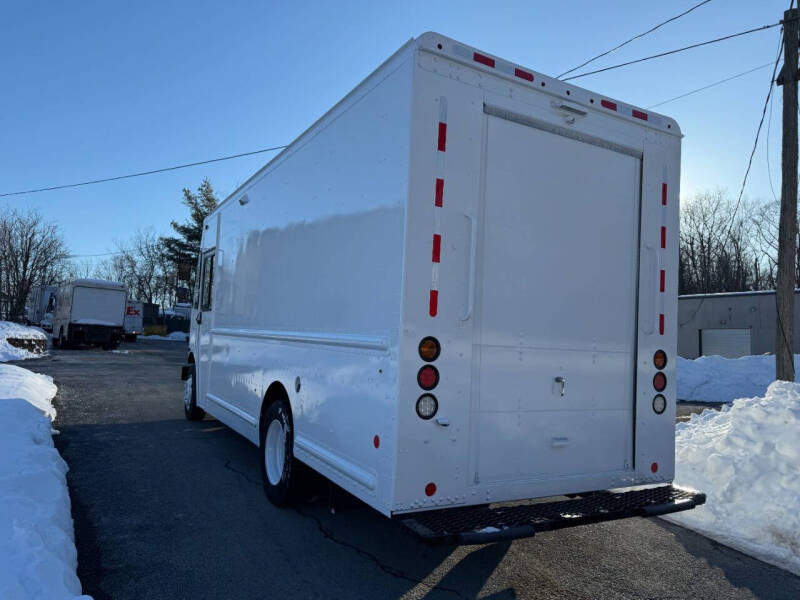 2021 Freightliner MT45 Chassis