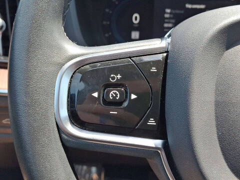 2023 Volvo XC60 B5 Plus Dark Theme