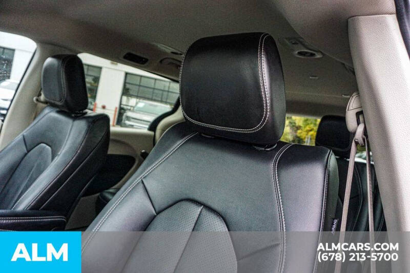 2024 Chrysler Pacifica Plug-In Hybrid Select