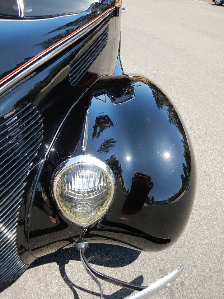 1938 Ford Cabriolet 12