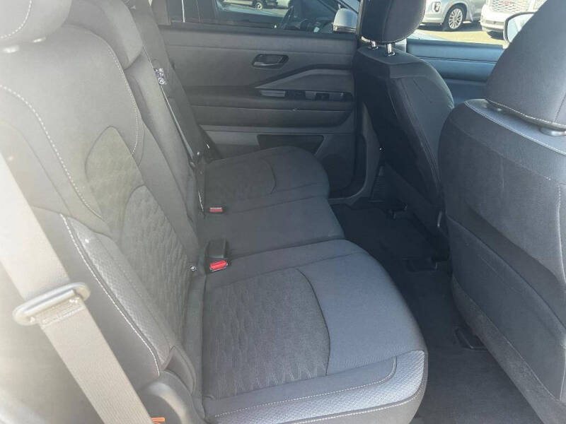 2024 Nissan Pathfinder SV