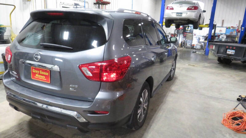 2019 Nissan Pathfinder SL