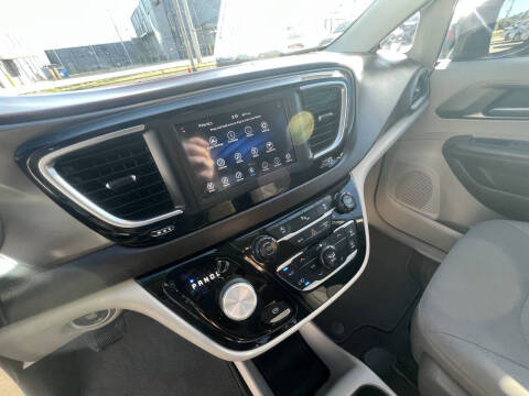 2019 Chrysler Pacifica LX