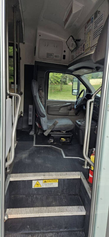 2015 Chevrolet 4500 Shuttle Bus