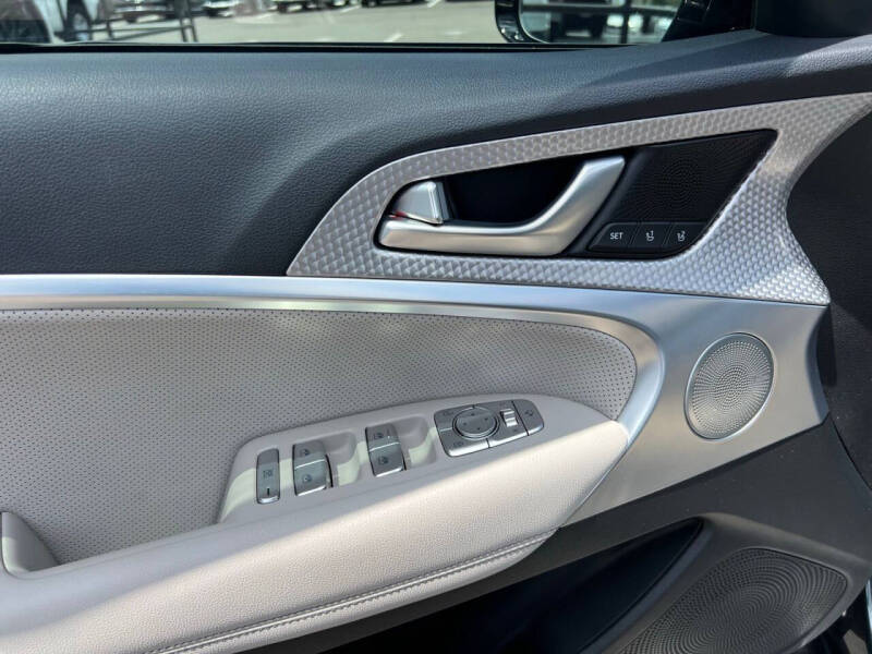 2023 Genesis G70