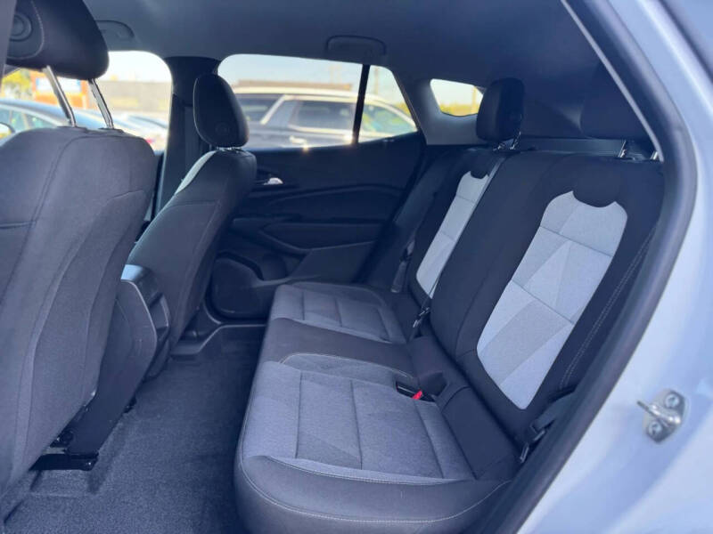 2025 Chevrolet Trax LS