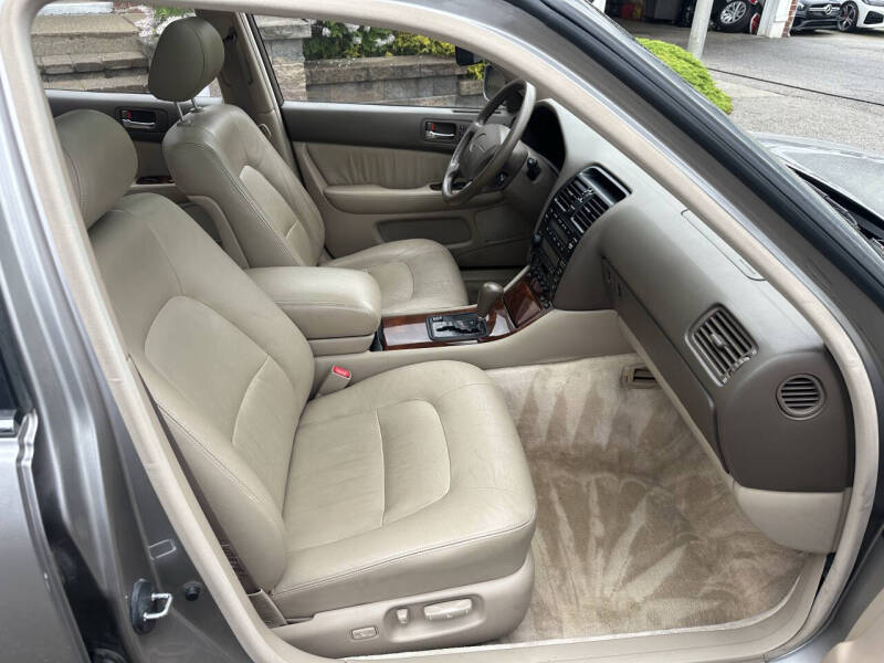 1995 Lexus LS 400