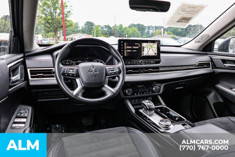 2025 Mitsubishi Outlander SE