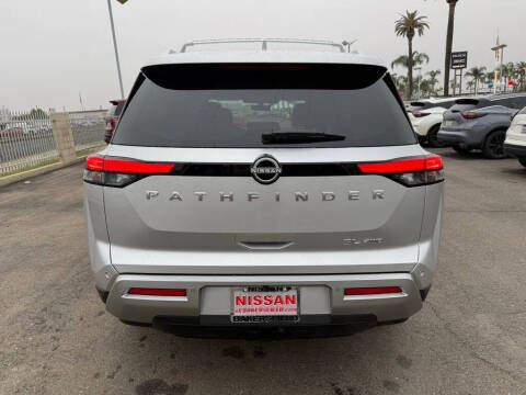 2025 Nissan Pathfinder SL