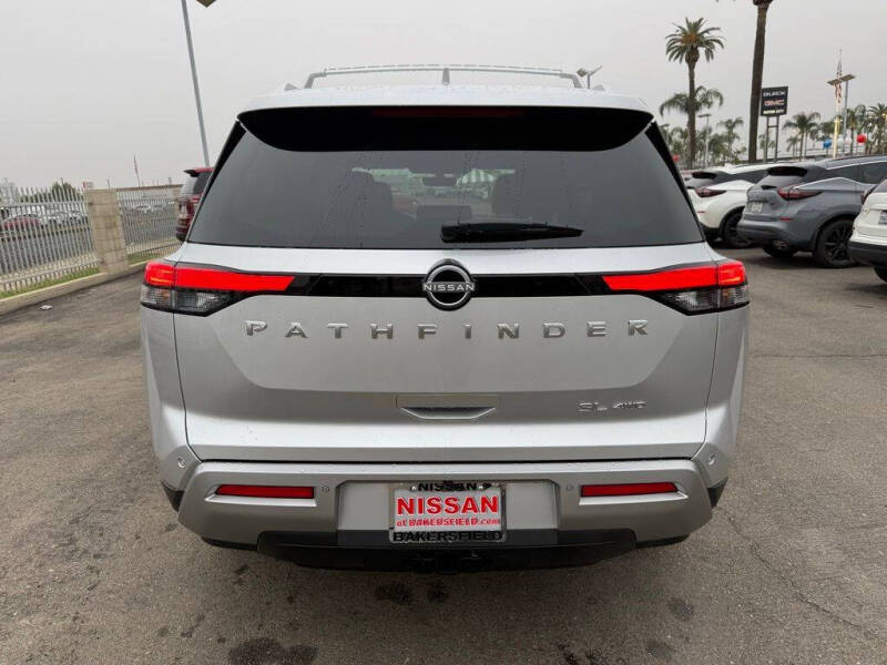 2025 Nissan Pathfinder SL