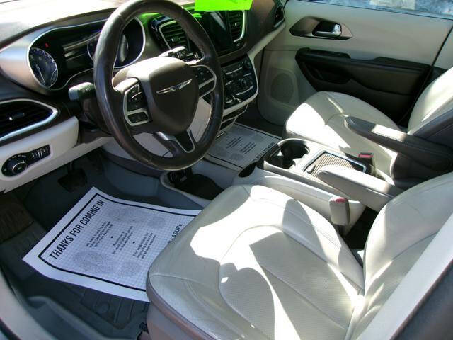 2017 Chrysler Pacifica Touring-L Plus