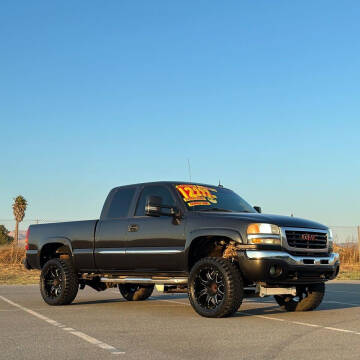 2003 GMC Sierra 2500HD for sale at Valdez Auto Sales in Gonzales CA