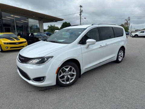 2017 Chrysler Pacifica Touring-L Plus