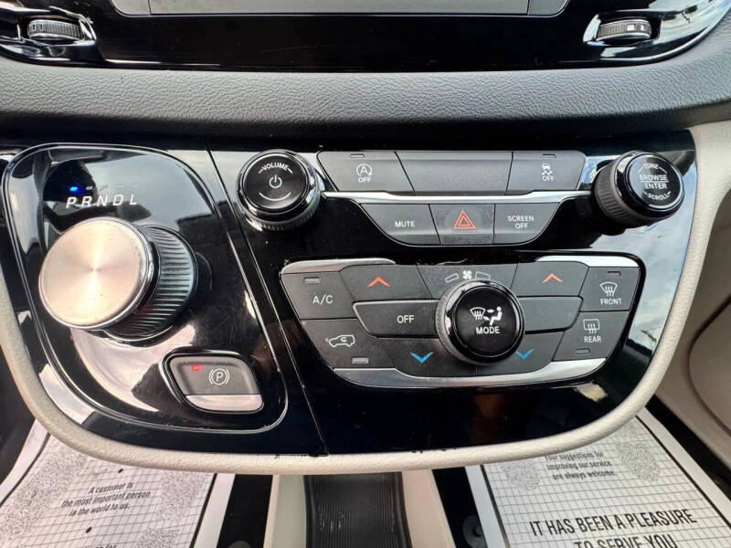 2020 Chrysler Voyager LXi