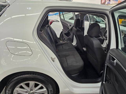 2019 Volkswagen Golf SE