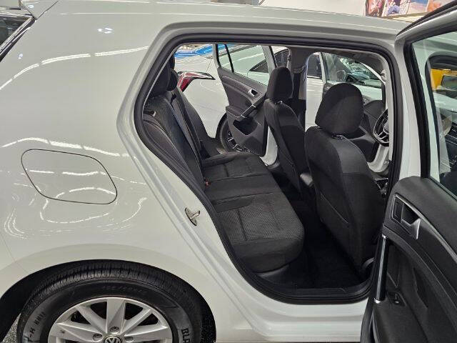 2019 Volkswagen Golf SE