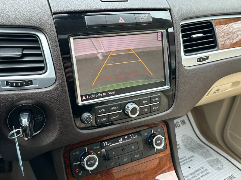 2013 Volkswagen Touareg VR6 Sport