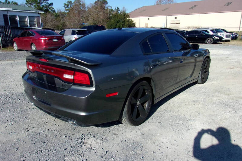 2012 Dodge Charger SXT photo 4