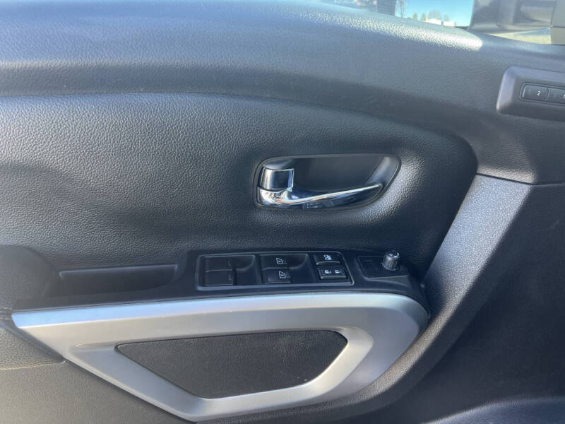 2017 Nissan Titan SL