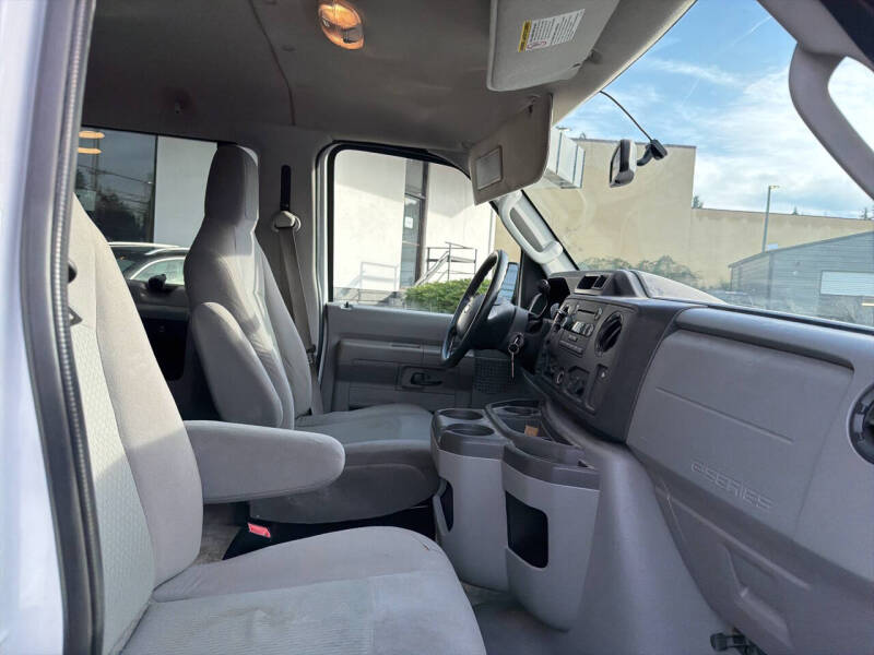 2012 Ford E-Series E-350 SD XLT