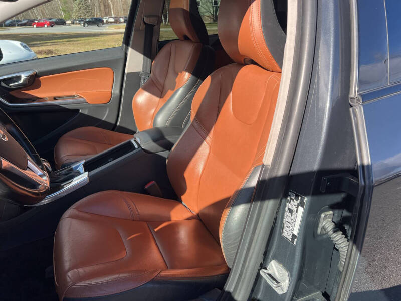 2015 Volvo V60 Cross Country T5 Platinum