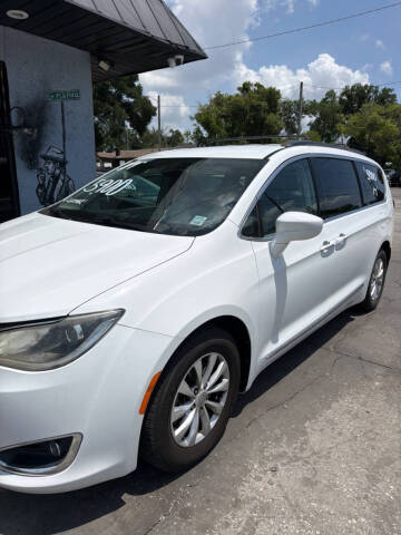 2017 Chrysler Pacifica Touring-L