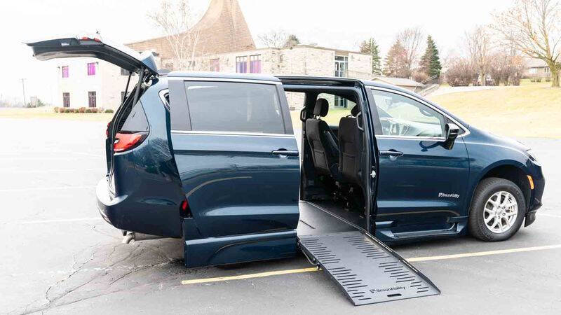 2024 Chrysler Pacifica Touring